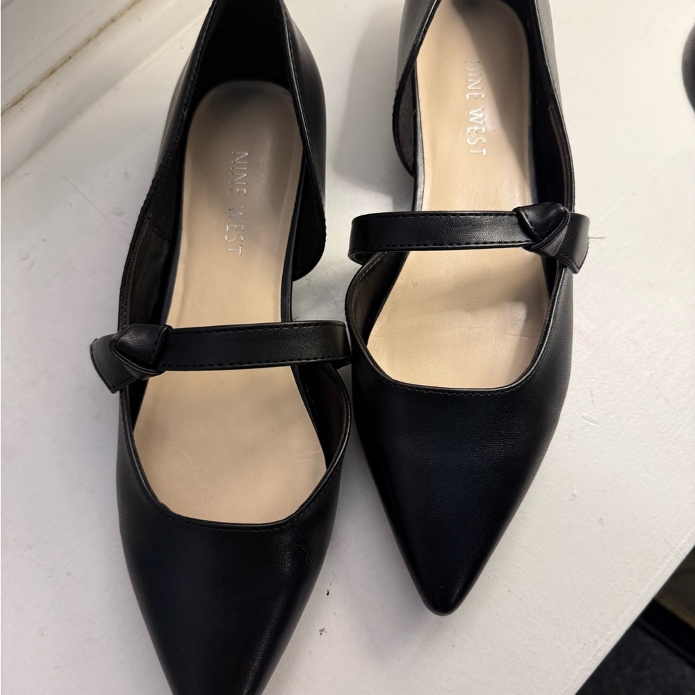 Nine West Black Pointed Flats